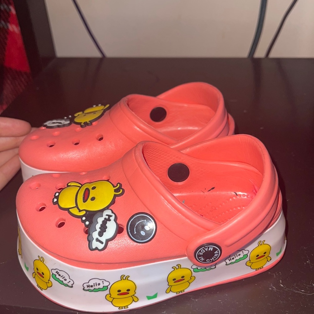 Coral clogs